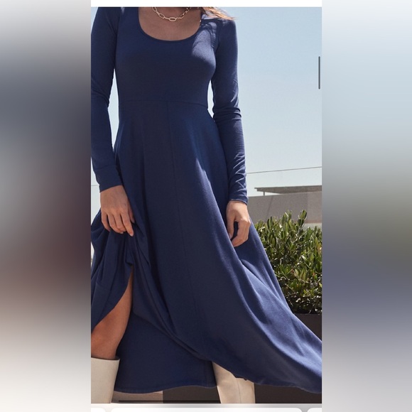 Aritzia Dresses & Skirts - Aritzia Deep Blue Long Sleeve Dress